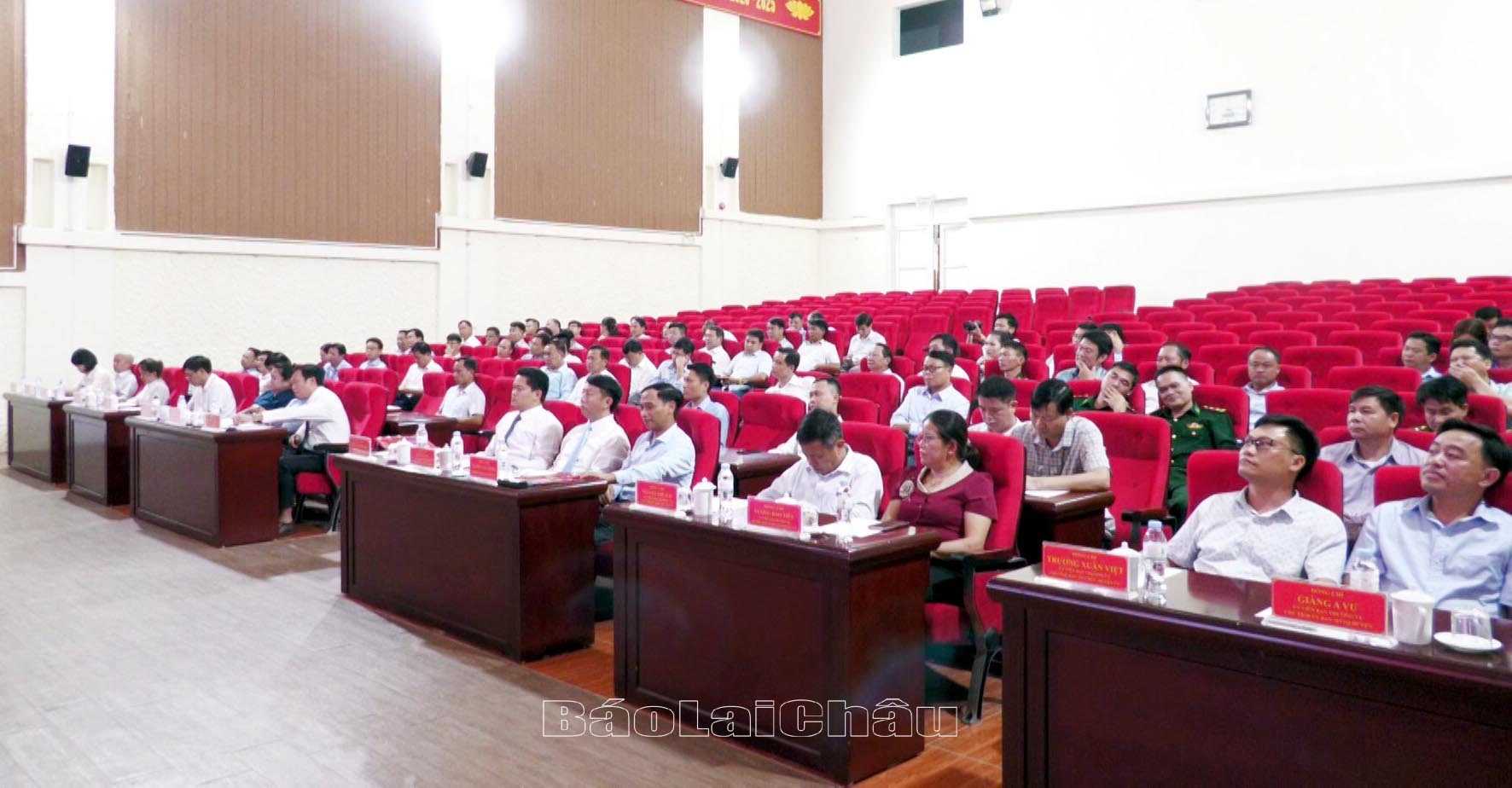 Đại biểu dự Hội nghị.